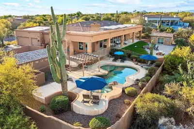 Image de 6br Estate + Guest House, Pool & Spa, Playground