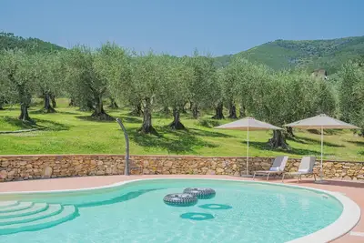 Image de Villa \/ Independent home à Vicopisano avec 2 chambres à coucher, 6 couchages