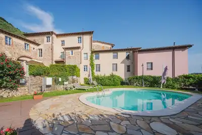 Appartement en ville  / village à Camaiore avec 2 chambres à coucher, 4 couchages