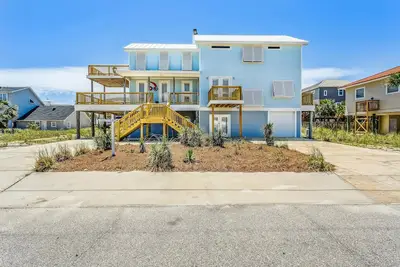 Image de Spacious 5 Bedroom, 4 Bath Coastal Gulf View Home/Steps to the Beach!