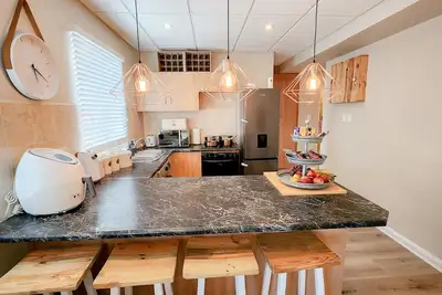 Central located on the Main rd, fully equiped apartment.