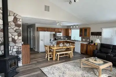 Image de Cozy house in Indian River. Walking distance to Burt Lake and the public Beach.