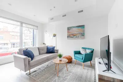 Image de Bright Luxury Condo near High Park