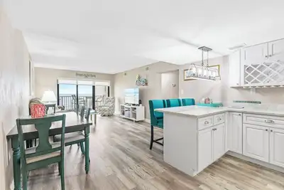 Image de Oceanfront Retreat-Pool-Castle Reef 412