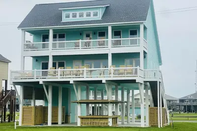 Image de 5th Row - Driftwood - 4 Bedroom - 3 Bath - Sleeps 17