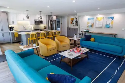 Image de Luxury Home- Walking distance to Lambeau Field and next to Titletown District
