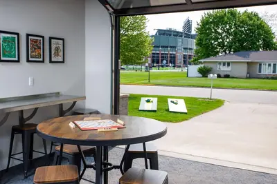 Image de Stunning Home with Heated Tailgate Garage Walking distance to Lambeau Field
