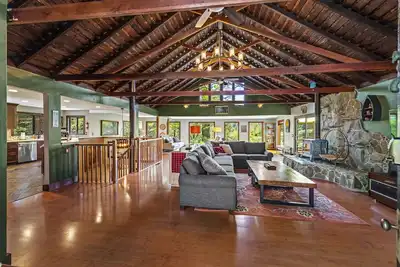 Image de Morningwood ~ Gorgeous Remodel, Wine Country Lodge with Forest Views
