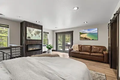 Image de The Den at Hayden Lake- Hot Tub, Boat Slip, Close to Riding & Hiking Trails,