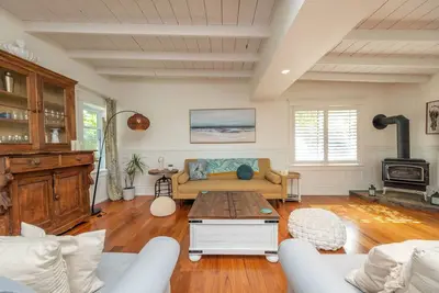 Image de Stunning 5-Bedroom Historic Home in Southampton - steps to the beach!