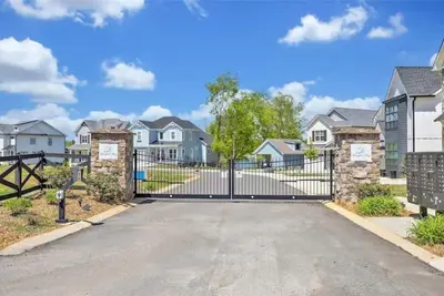 Image de Lakeside Laurel Community Pool & Lake Access