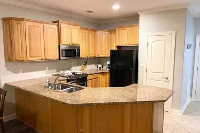 Image de Great condo with lake & dock access. \n3 Bedrooms, 2. 5 baths, sleeps 8