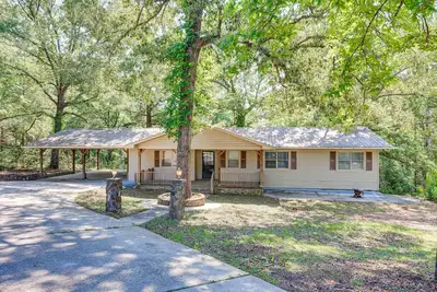 Image de Peaceful Alabama Vacation Rental w/ Large Deck