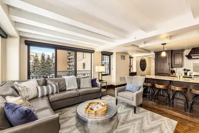Image de Vail Landmark Condo - Steps to Hiking, Dining & Festivals