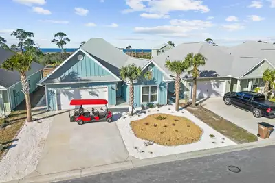 Image de Beach Home | Mil Suite | Golf Cart | 2 Pools