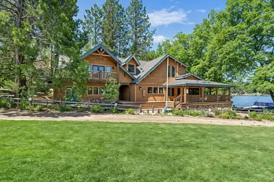 Image de Marina Beach Lodge - Lakefront Home on Beach! by Yosemite Region Resorts
