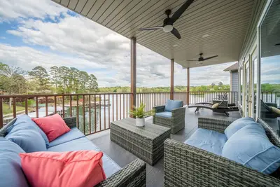 Image de Ultimate Spacious Luxury Retreat! Boat Slip, 2 Jet Ski Slips, Kayaks, Hot Tub!