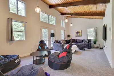 Image de Fast Wifi / Lake / Water Park / Events / Gatherings / Firepit / Theater / Ac