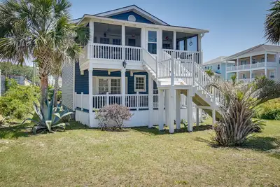 Image de Walk to Water: Coastal-Chic Home Near Myrtle Beach