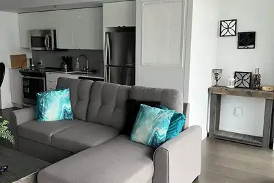 Modern Luxury 2 bed sleeps 5 wifi laundry king bed