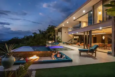 Image de Designer Villa W\/ Exhilarating Ocean Views -