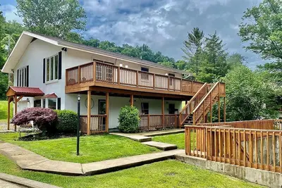 Image de Baywood on the Lake- 3br water front lake house located on Lake White.