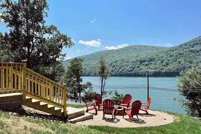 Image de Lakehouse Boat Dock, Kayaks, Fire-Pit, Pool Table, Air Hockey, Hammock, King Bed