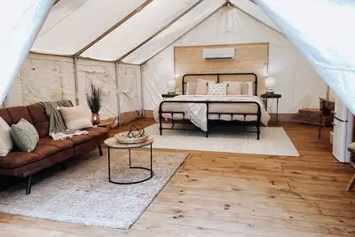 Image de Luxury Glamping tent in Ouachita Mountains