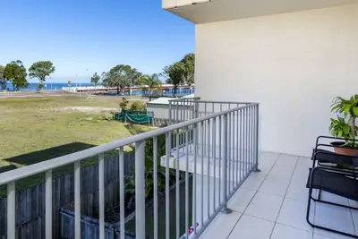 Image de Stylish Unit with Water Views