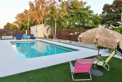 Image de Private Saltwater & Heated Pool Home. Minutes from Beach & Downtown Srq