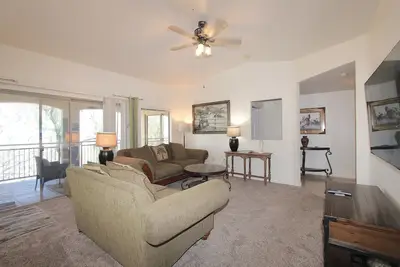 Image de Quiet-Two Bedroom/Two Bath with No One Above