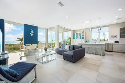 Image de Luxurious 4 Bedroom Home on Siesta Key, Steps From Siesta Beach!