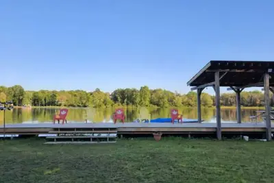 Image de Birch Cabin: Lakefront Hideaway Resort - 3 bedroom