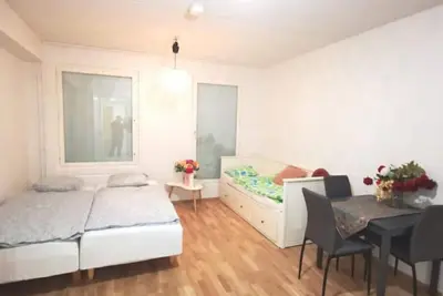 Image de Modern Ruby studio 5min to Airport 20min to center
