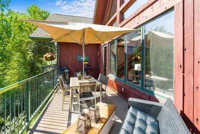 Cozy Swan Rapids Riverfront Condo, Downtown Bigfork