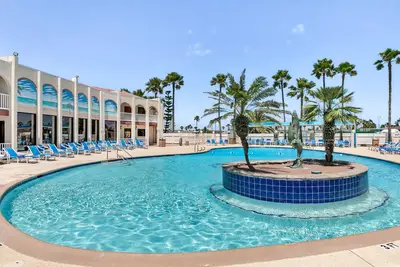 Omg! Pools\/Hot tubs\/Boat Lift\/SpaceX