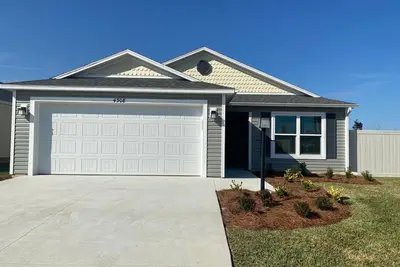 Image de enclosed courtyard Patio villa near Brownwood square