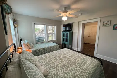 Image de Blocks to the Beach! Huge Patio & Fenced-In Backyard.
