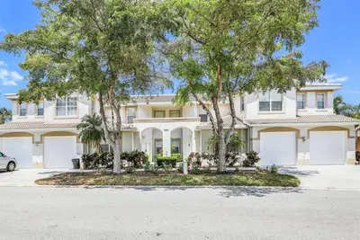 Image de Gated Spanish Wells Golf Community ground-floor rental 3 miles from the beach