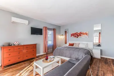 Image de Historic 2nd Level w/ Private Deck!
