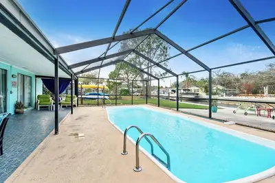 Image de Cozy Oasis Screened Pool Picturesque Water Canal Views!