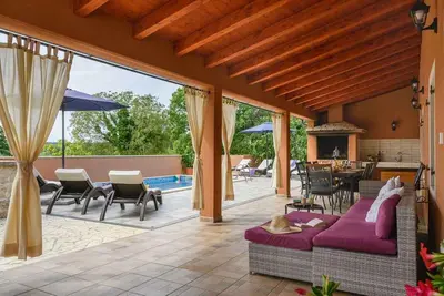 Image de Villa avec piscine et climatisation