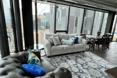 Luxury 2 bed 2 bath across jets arena 16th floor with amazing view