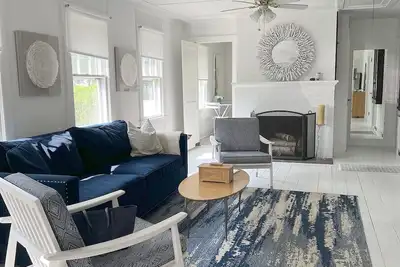 Image de Cozy Beach Cottage on Towd Point w/pool and only 5 mins from the beach!