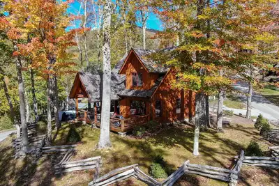 Image de Teddy Bear's Retreat at Eagles Nest - New Pet Friendly Home with Hot Tub, Views, Firepit!