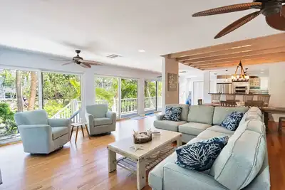 Image de Lovely Sanibel East End, Deep Water Canal Home with 65' Boat Dock - Conch Cottage