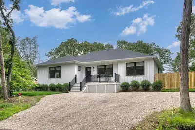 Image de East Hampton New home with Pool: 5 minutes from town and beaches. Kid friendly