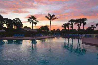 Image de Cozy park home amenities galore! Near Legacy Bike trail & only 3 miles to beach.