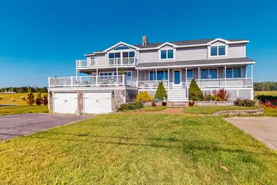 Exquisite oceanfront home with fireplace, balcony, Ac & W\/D