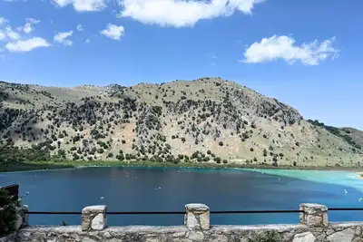 Image de Villa de Linda dans un emplacement incomparable à Kournas - Vue imprenable!